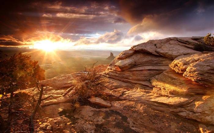 岩石，山，雲，日落，太陽光線 桌布 圖片