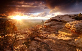 岩石，山，雲，日落，太陽光線 高清桌布