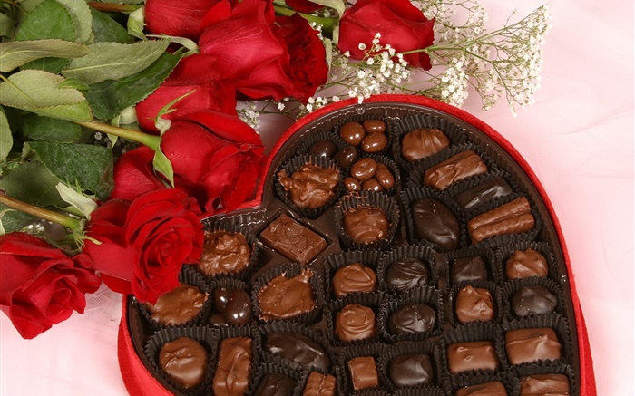 浪漫的禮物，玫瑰和巧克力 桌布 圖片