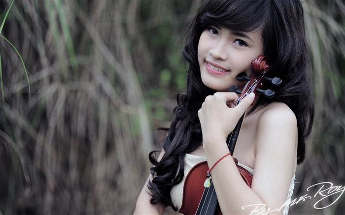 微笑亞洲女孩，音樂，小提琴 桌布 圖片