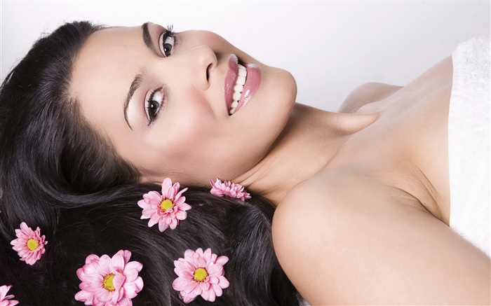 微笑的女人，粉紅色的花朵，頭髮，SPA主題 桌布 圖片