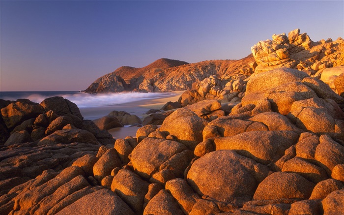 石頭，沙灘，海水，海岸，黃昏 桌布 圖片