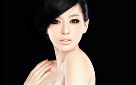 亞洲模特的女孩，臉，眼，手，黑色的背景 高清桌布