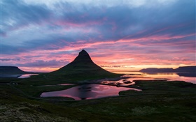 美麗的日出冰島，基爾丘山，山，谷，雲