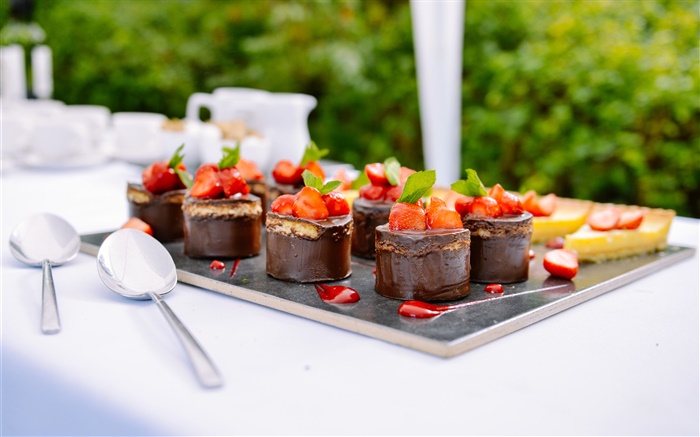 巧克力蛋糕，甜點，草莓，薄荷，食品 桌布 圖片