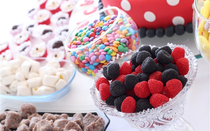 甜食品，糖果，黑色和紅色漿果 桌布 圖片