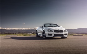 BMW M6敞篷白色轎車 高清桌布