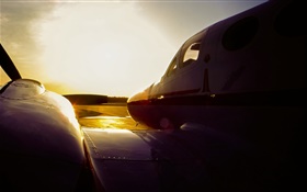 C3塞斯納飛機在日落，機場 高清桌布