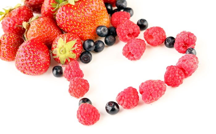 草莓，覆盆子，藍莓，水果，愛的心 桌布 圖片