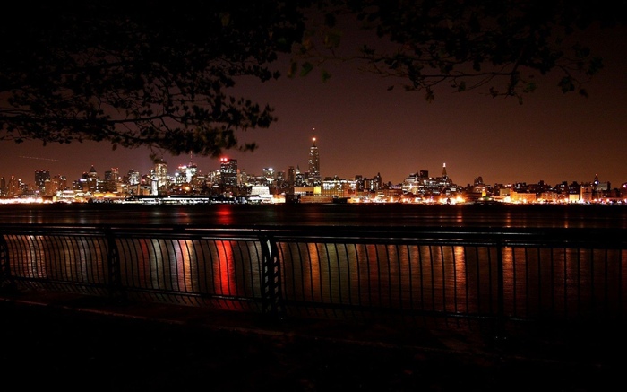 城市夜晚，燈光，河流 桌布 圖片