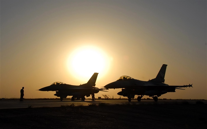F-16戰鬥機，日落 桌布 圖片